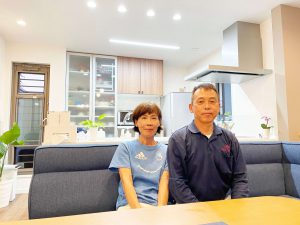 O様邸【神戸市兵庫区】一目惚れしたキッチンと統一感のあるネイビーの建具と壁紙