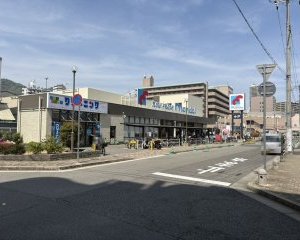 万代春日野道店
