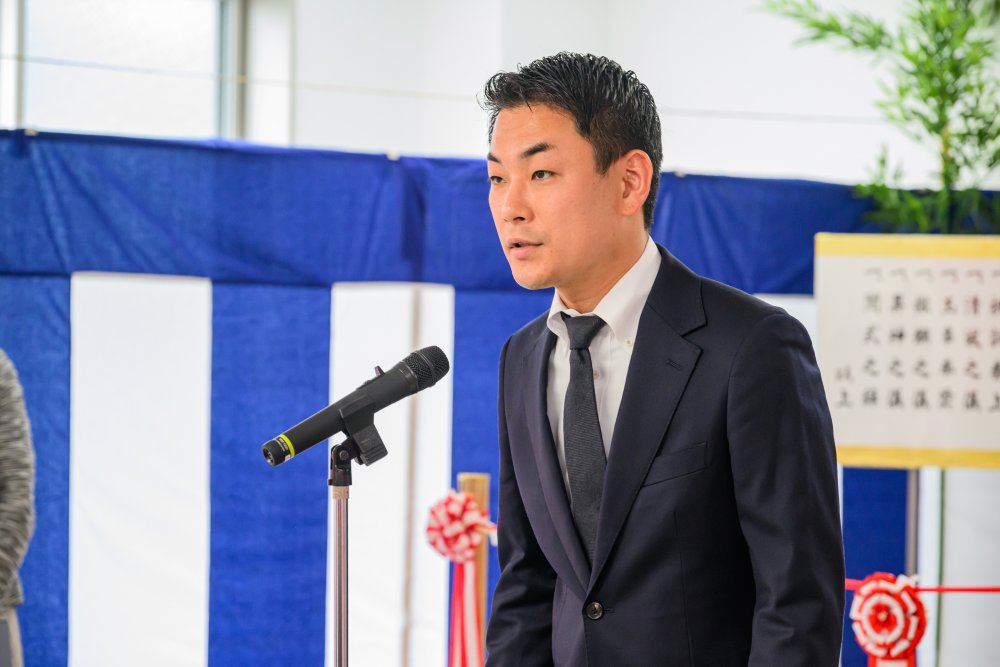 施主様本社ビル竣工式に出席２