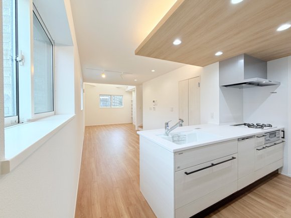 神戸市垂水区｜“gap” 外観と内観のギャップを楽しむ3階建て住宅