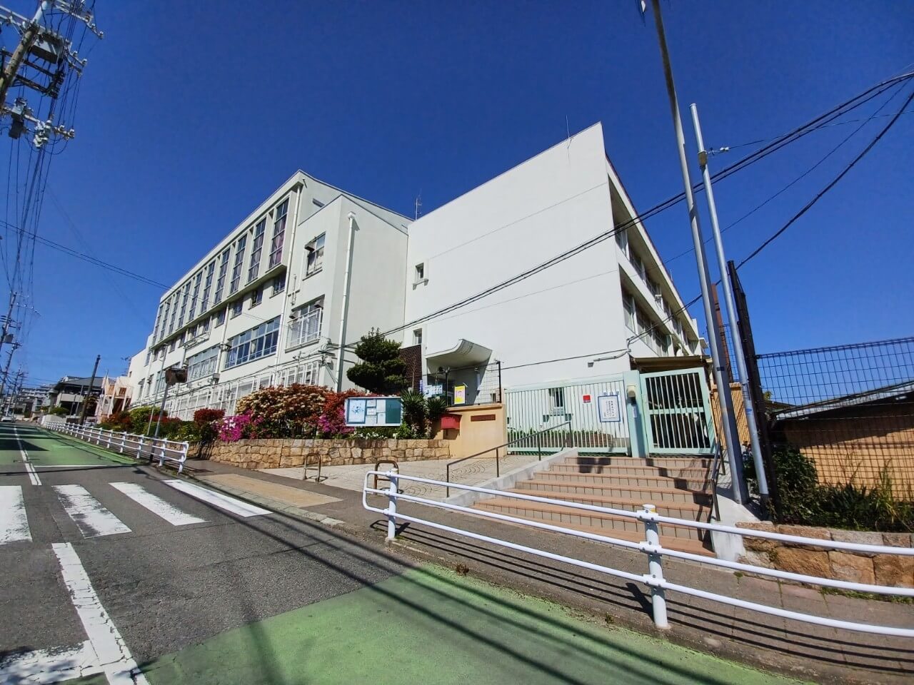 霞ヶ丘小学校　神戸市垂水区